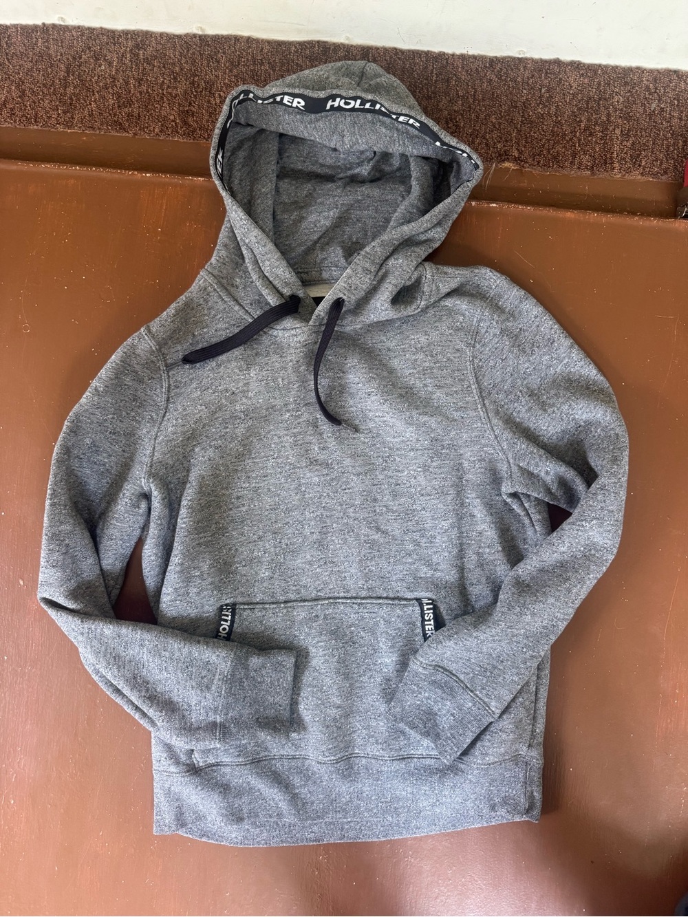 Hollister Men's Heather Gray Pullover Hoodie - Small